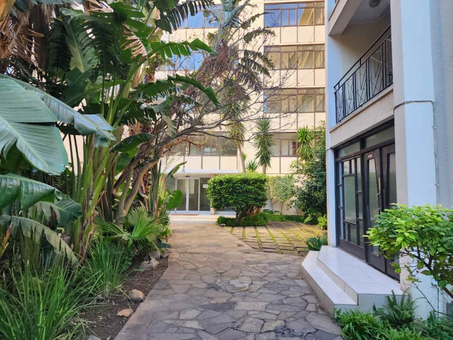 To Let 3 Bedroom Property for Rent in Sea Point Western Cape